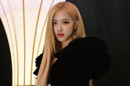 5 idol được mệnh danh là thiên nga đen thế hệ mới Kpop