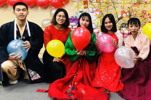 Tết với bánh chưng, chả giò của sinh viên Việt Nam tại Hàn Quốc