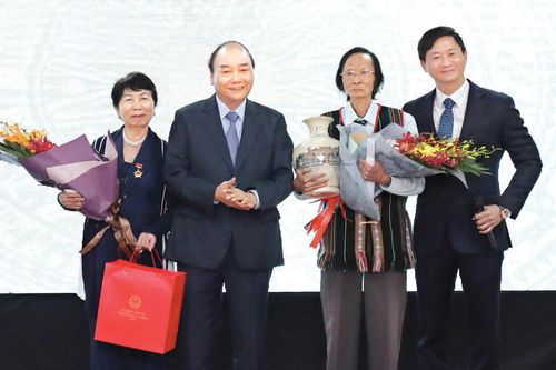 Dấu chân trên 'sa mạc'