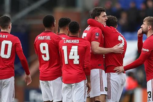 Tranmere 0-6 MU: Thày trò Solskjaer tạo mưa bàn thắng trên mặt sân ruộng cày