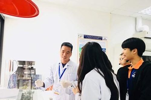 Xông đất tiến sĩ tuổi Giáp Tý