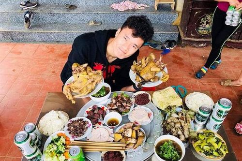 Mâm cơm ngày Tết của gia đình cầu thủ Việt có món gì đặc biệt?