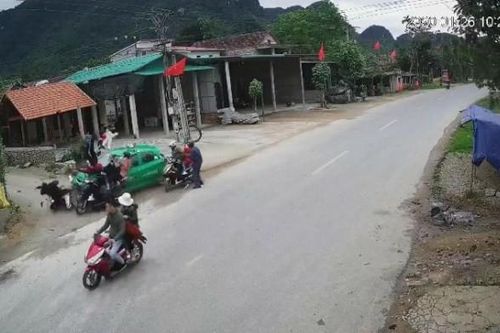 Nhắm mắt lái taxi, tỉnh dậy hốt hoảng tông 5 người bị thương