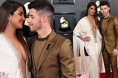 Hoa hậu thế giới Priyanka Chopra váy xẻ sâu bất tận, tình tứ bên chồng