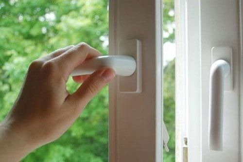 Bí quyết để nhà cửa luôn khô ráo trong thời tiết nồm ẩm, mẹ nào cũng muốn biết