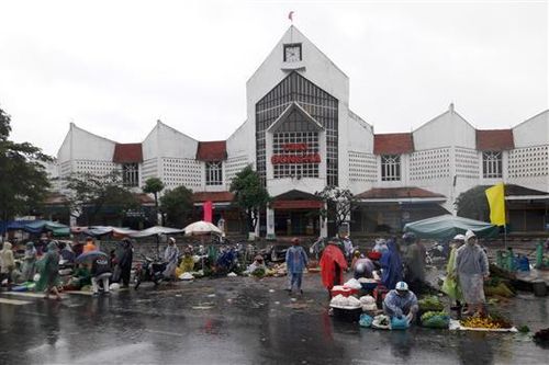 Đến chợ để mua 'cái lộc đầu năm'
