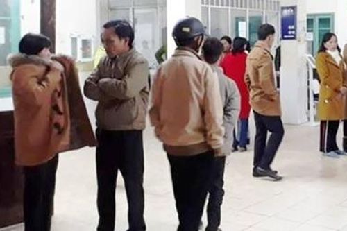 Ba mẹ con cô giáo tiểu học bị đối tượng cùng xã bắn thương vong