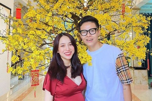 Vợ Bùi Tiến Dũng, con gái Minh Nhựa khoe lì xì trăm triệu dịp Tết