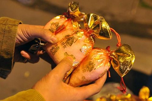 Vốn ít, lãi 'khủng' từ việc bán muối, mía ngày Tết
