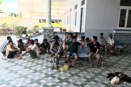 Gần 50 người tháo chạy khi công an đột kích trường gà trưa mồng 4 Tết