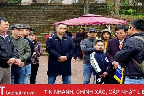 Chùa Hương Tích đón các đoàn khách từ Hà Nội và nước bạn Lào đến du xuân