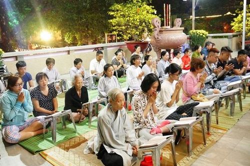 Chùa Việt ngày Tết : Đón năm mới an lành tại tịnh xá Trung Tâm (TP.HCM)