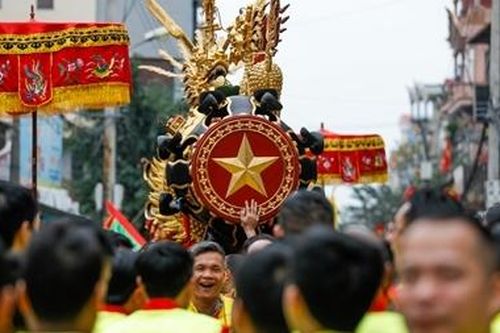 Làng Đồng Kỵ tưng bừng trong lễ rước pháo đầu năm