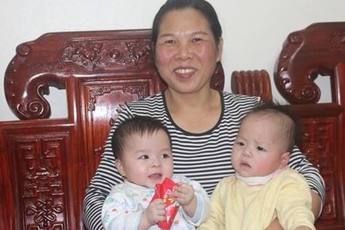 Tết đặc biệt của vợ chồng hiếm muộn 22 năm bất ngờ đẻ được cặp song sinh như thiên thần