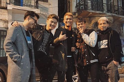 Văn Toàn gặp hội Big Daddy, Quang Hải trở lại sân cỏ ngày mùng 5 Tết