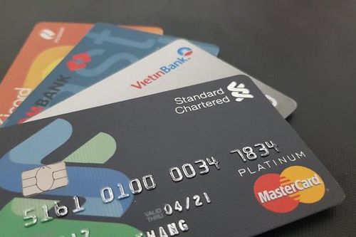 Chủ thẻ tín dụng Vietcombank bị phát sinh giao dịch giả ngày Tết