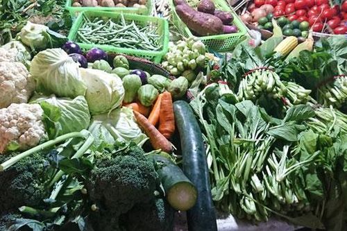 Hà Nội: Nhiều mặt hàng thiết yếu tăng giá mạnh đầu năm mới
