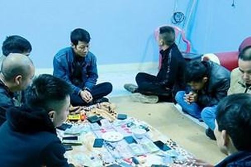 Bắt sới bạc 'khủng' trong đêm ở Ninh Bình