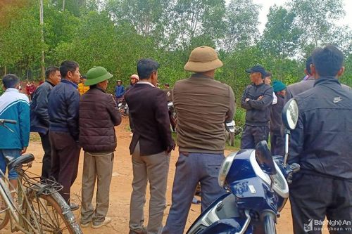 Nghệ An: Phát hiện thi thể 2 nam thanh niên nằm cạnh bìa rừng