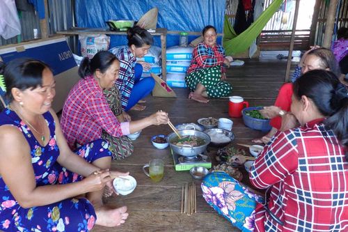 Xuân yên bình ở làng chài trên núi