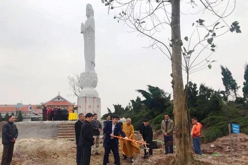 Hưng Yên : Trồng cây cúng dường chư Phật đầu xuân tại chùa Cổ Am