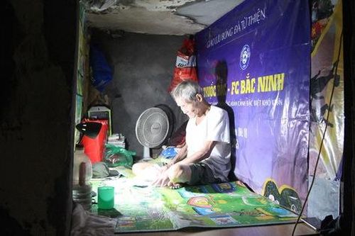 Niềm khao khát một bữa cơm gia đình đúng nghĩa của ông lão 73 tuổi