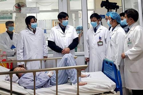 Bác sĩ căng mình trực dịch ngày Tết