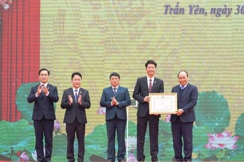 Trao quyết định huyện đạt chuẩn nông thôn mới đầu tiên vùng Tây Bắc