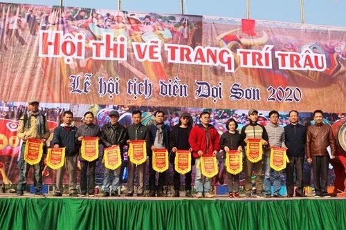 Hội thi vẽ trang trí trâu Lễ hội Tịch điền Đọi Sơn
