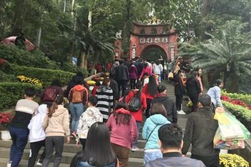Vãn cảnh Đền Hùng ngày Tết