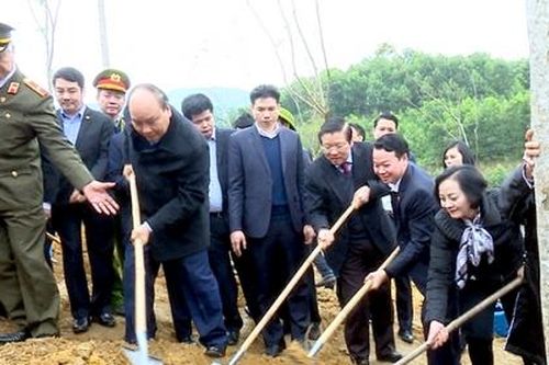 Thủ tướng dự Lễ phát động Tết trồng cây và trao Bằng công nhận nông thôn mới cho huyện Trấn Yên tỉnh Yên Bái