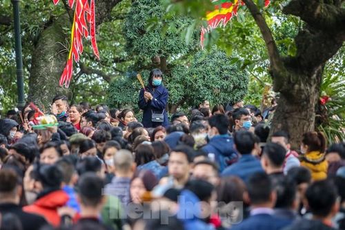 Phủ Tây Hồ đặc người sau kỳ nghỉ Tết