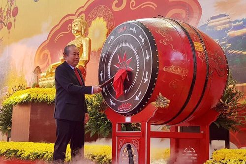 Phó Thủ tướng Trương Hòa Bình đánh trống khai hội chùa Bái Đính năm 2020