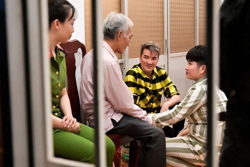 Sao Việt ngày 29/1: Đàm Vĩnh Hưng giúp nữ phạm nhân tù chung thân gặp gia đình