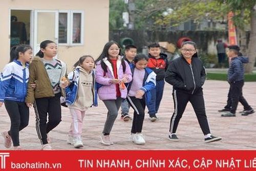 Học sinh Hà Tĩnh hào hứng khởi động ngày học đầu năm Canh Tý