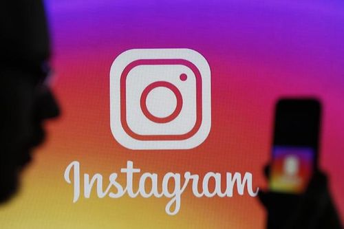 Ronaldo cán mốc vô tiền khoáng hậu trên Instagram