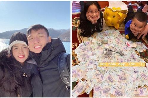Vợ Bùi Tiến Dũng đập heo đầu năm: Từng này tờ 500k thì chắc cả trăm triệu không ta?