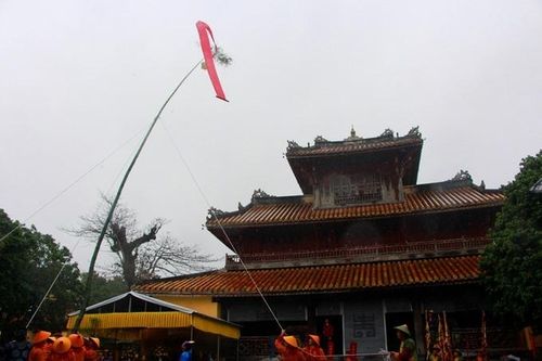 Các vua triều Nguyễn 'ban lửa tình' cho cung phi trong ngày Tết