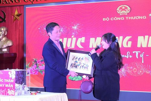 Bộ Công Thương tràn đầy năng lượng đón xuân mới Canh Tý 2020