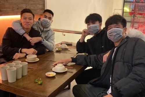 Cầu thủ Việt đăng ảnh đeo khẩu trang, kêu gọi phòng dịch Corona