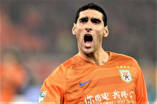 Fellaini mắc kẹt ở Trung Quốc vì mức lương quá cao