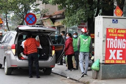 Vấn nạn 'xe vua' lộng hành: Giải pháp nào xử lý?