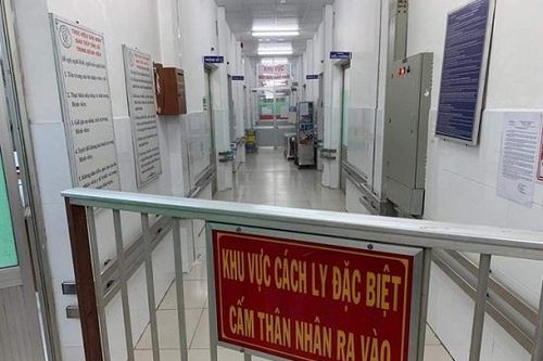 2 nữ du khách từng tạm trú ở Quảng Ngãi bị cách ly tại sân bay do sốt cao