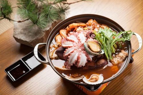 Ăn lẩu khai xuân, choáng váng khi thấy cảnh tượng lạ lùng