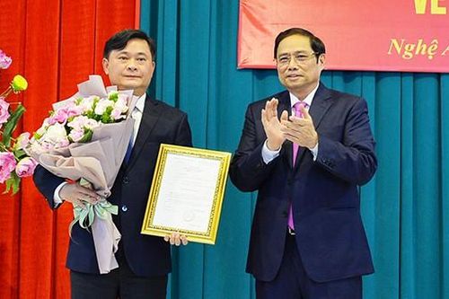 Trao Quyết định chuẩn y tân Bí thư Tỉnh ủy Nghệ An