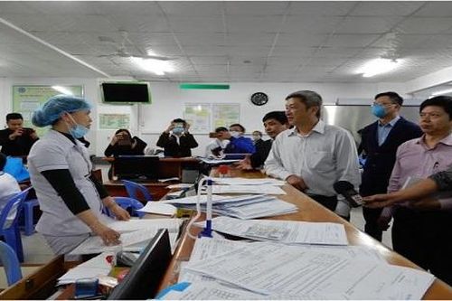 Thứ trưởng Bộ Y tế Nguyễn Trường Sơn kiểm tra công tác phòng chống dịch virus corona tại Đà Nẵng