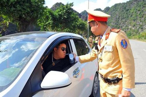 Vi phạm nồng độ cồn, 1 lái xe người Trung Quốc bị xử phạt 40 triệu đồng