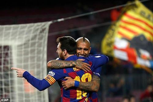 Messi lập siêu kỷ lục, Barca thắng kiểu 'bàn tay nhỏ'