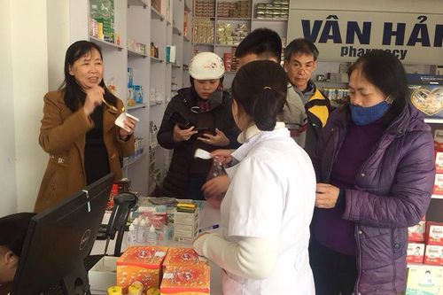 Thái Nguyên: Khẩu trang y tế khan hàng, đội giá