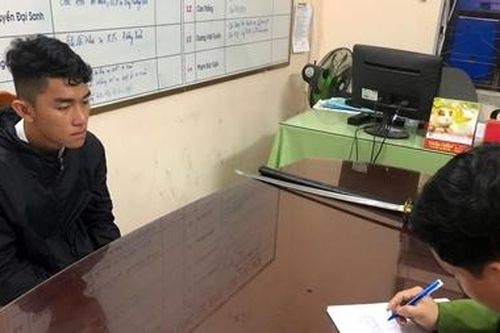 Dùng kiếm chém người tại quán karaoke